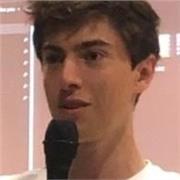 Étudiant parisien à Dauphine, expert en informatique et maths, formé à Harvard, avec expérience professionnelle dans des entreprises du Nasdaq.